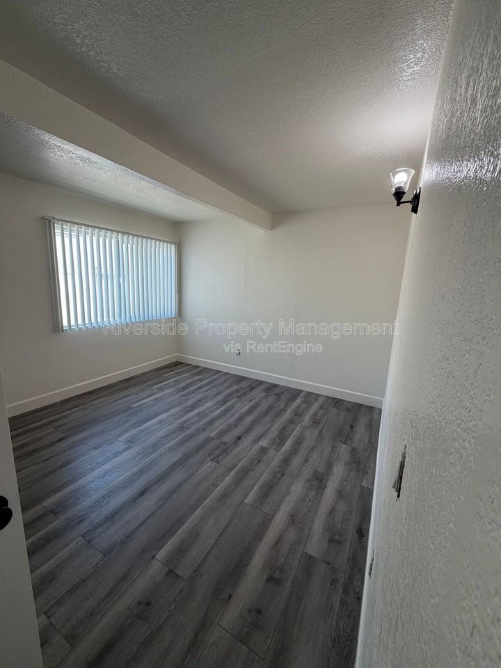 1221 Villa St #A - Photo 7 of 10