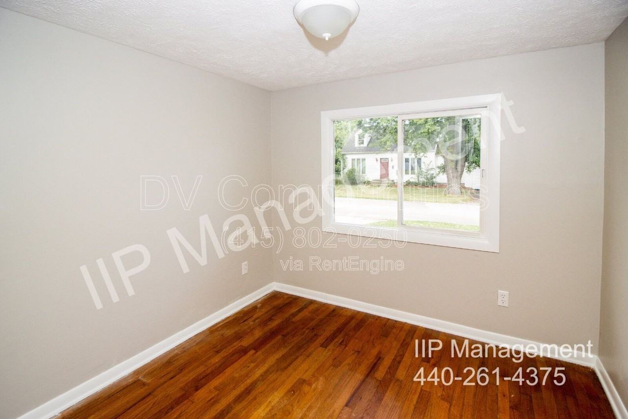 6177 Iroquois Trl - Photo 4 of 19