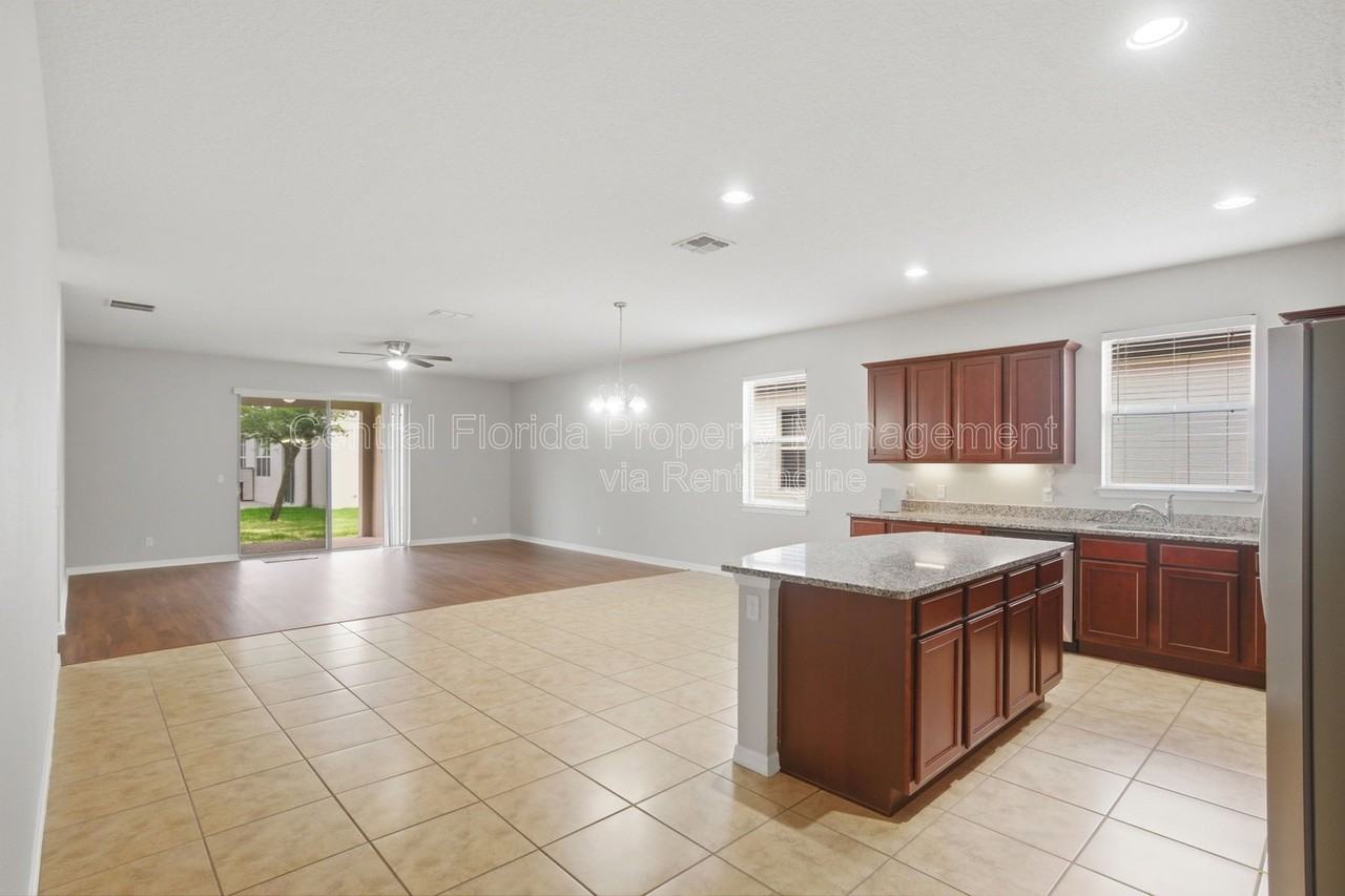 2772 Mead Ave - Photo 6 of 50