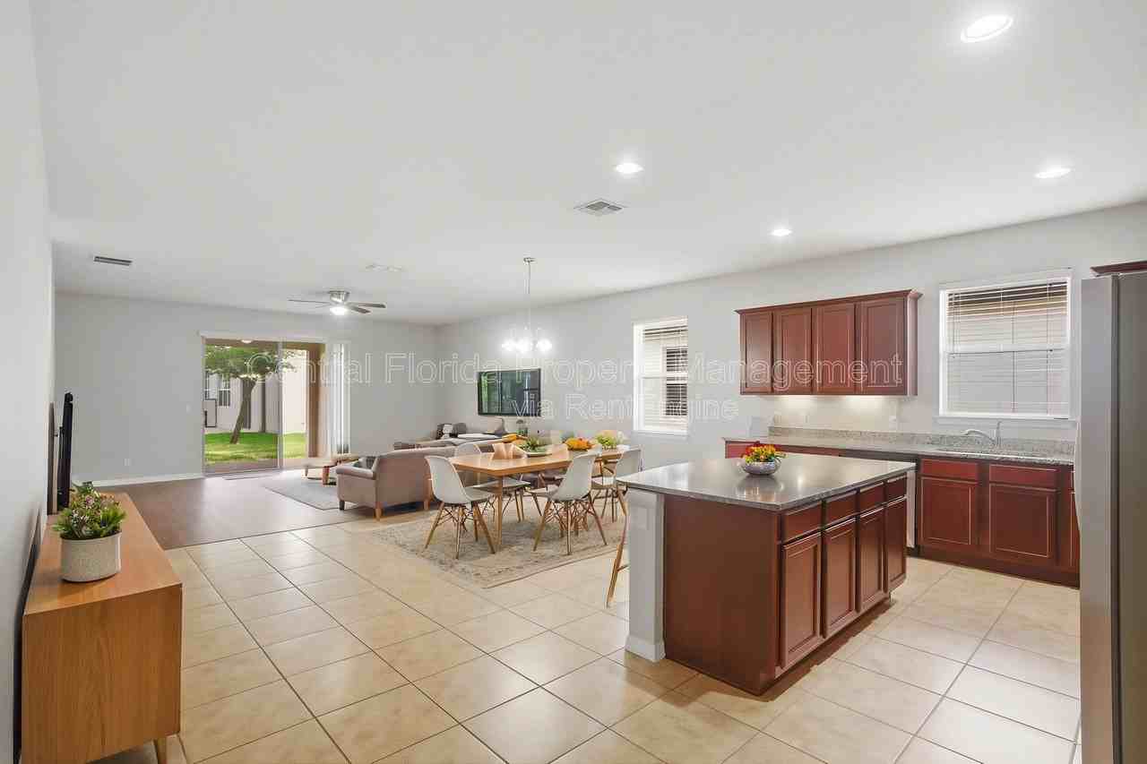 2772 Mead Ave - Photo 7 of 50