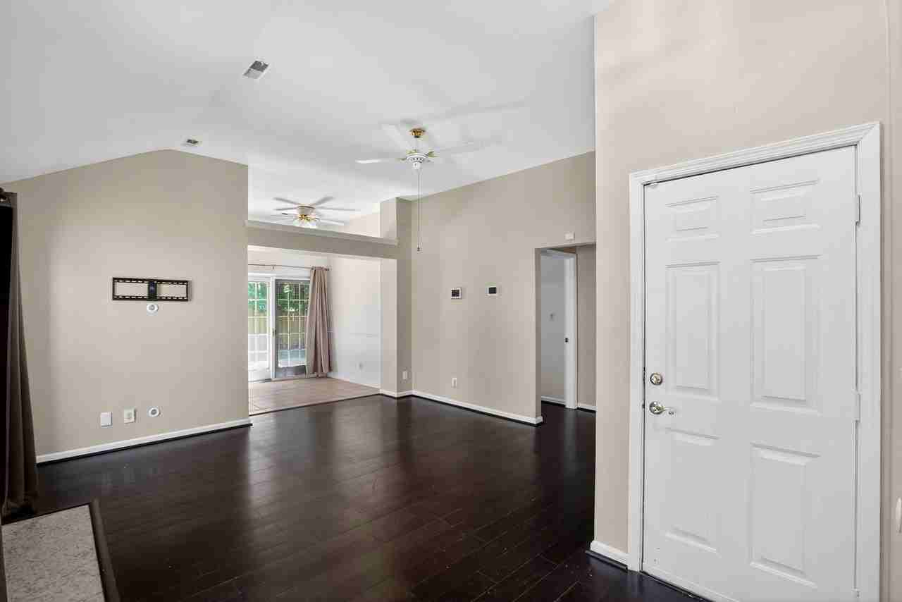 47950 Mayflower Dr - Photo 3 of 17