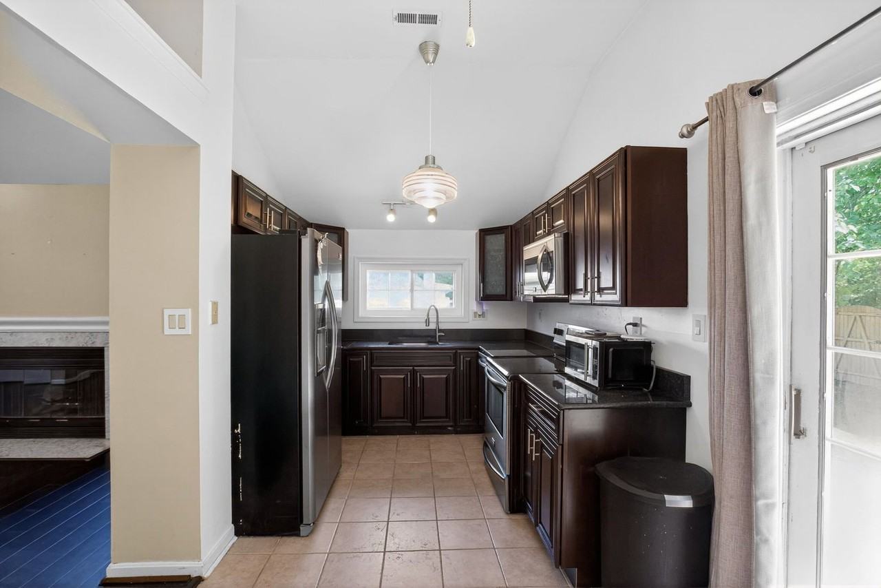 47950 Mayflower Dr - Photo 5 of 17