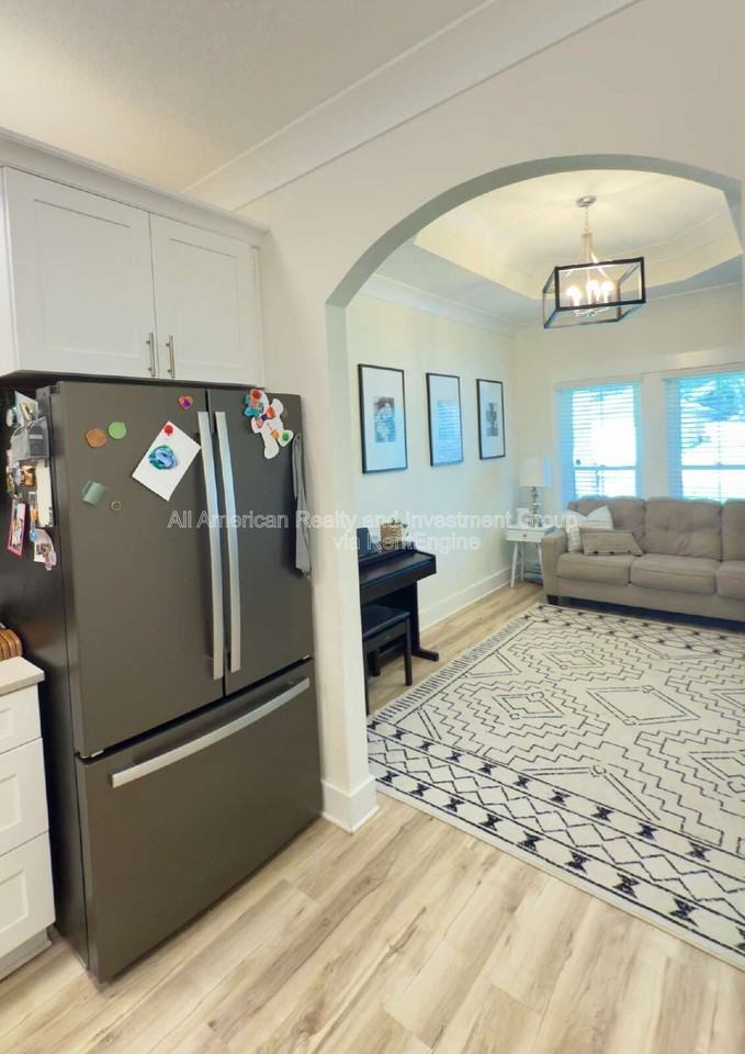 1405 Hickory St - Photo 4 of 12