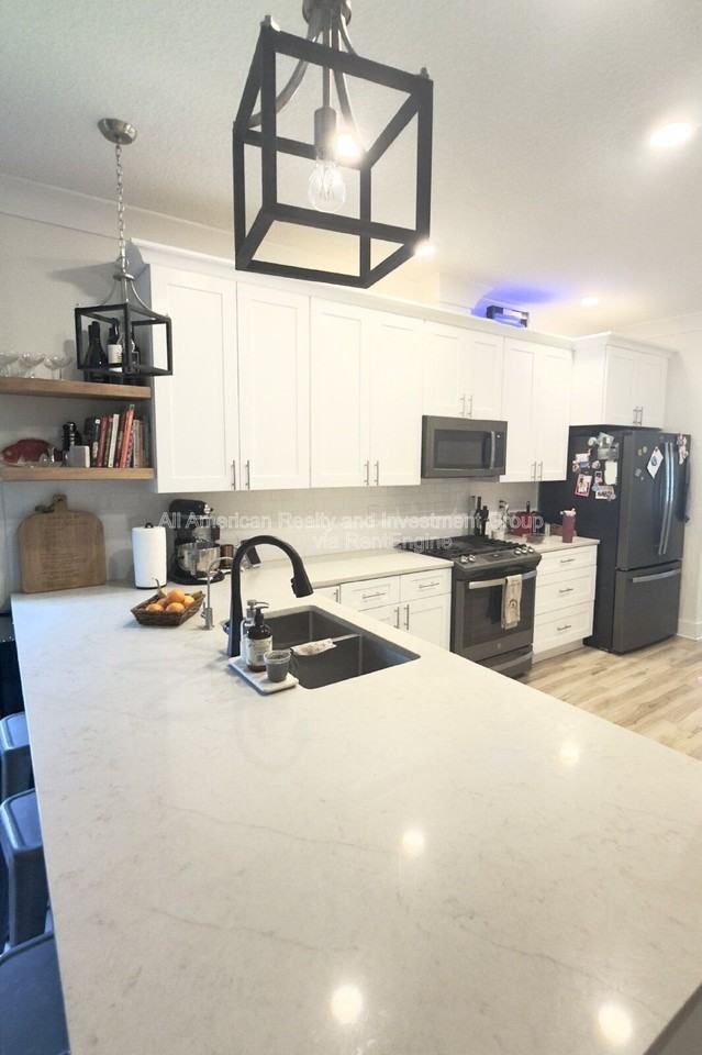 1405 Hickory St - Photo 5 of 12