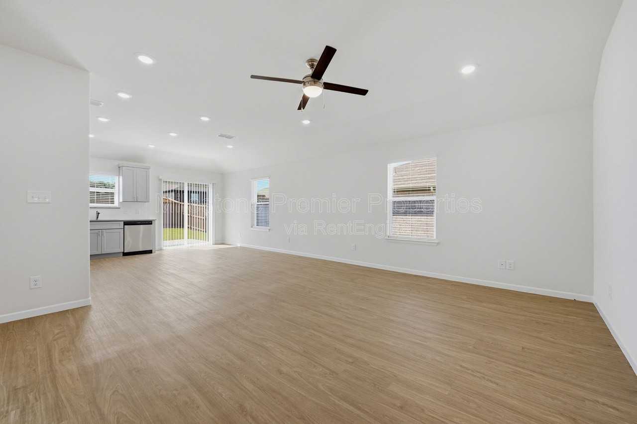 1819 Boxwood Dr - Photo 5 of 25