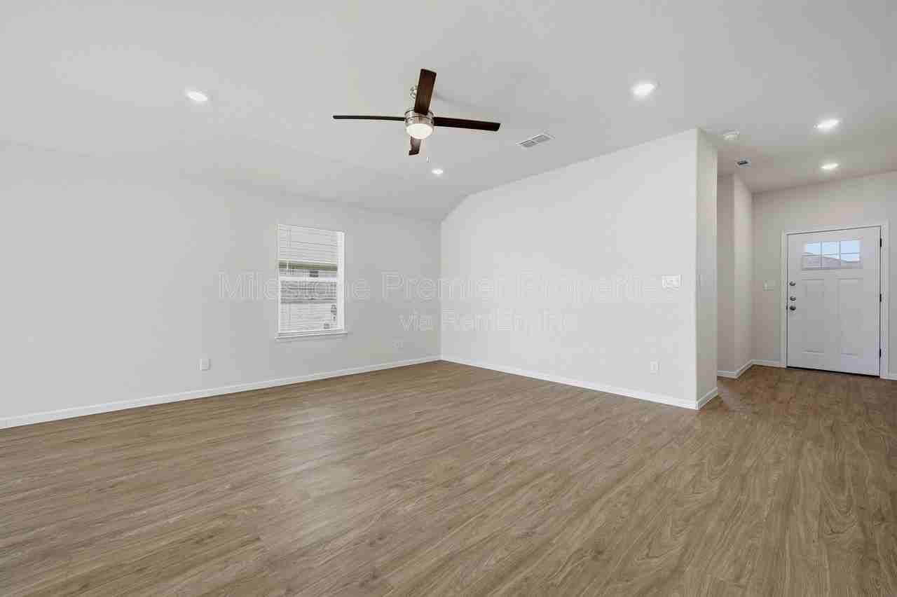1819 Boxwood Dr - Photo 7 of 25