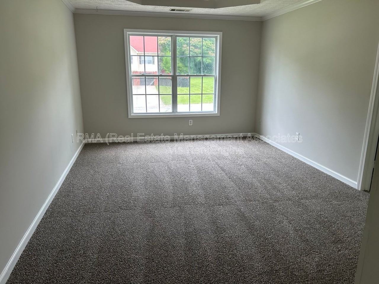 216 Sammy Cir - Photo 3 of 8