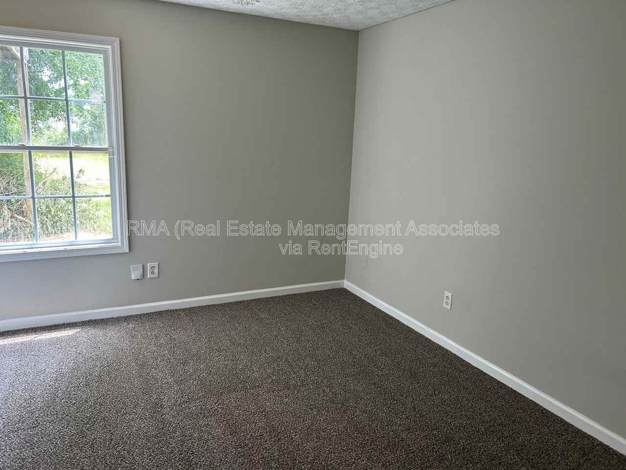 216 Sammy Cir - Photo 4 of 8