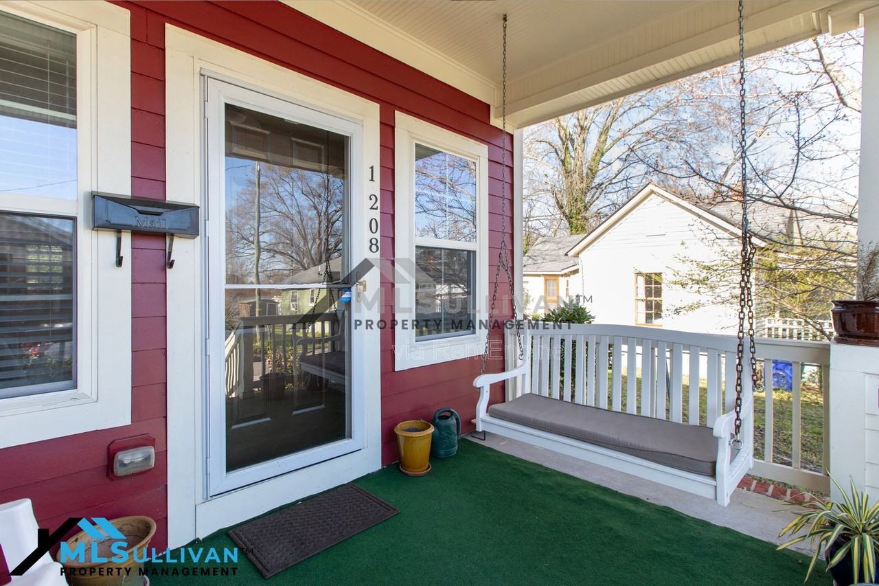 1208 Wall St - Photo 4 of 17