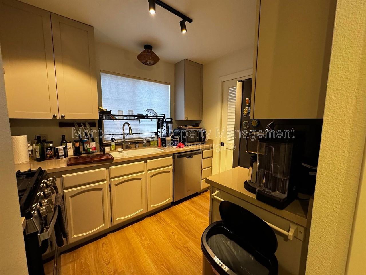 706 Crocker Ave - Photo 4 of 6
