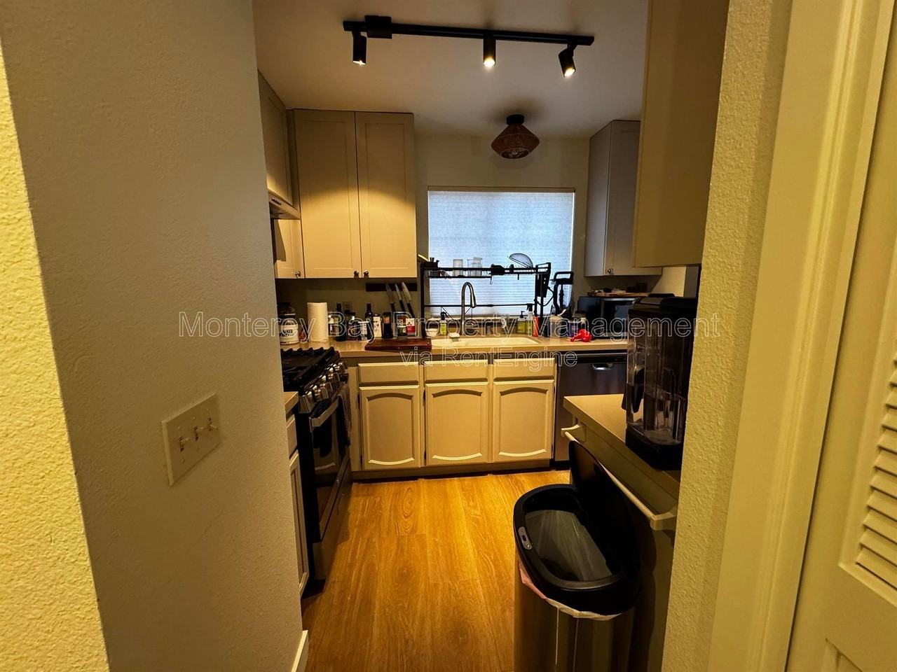706 Crocker Ave - Photo 5 of 6