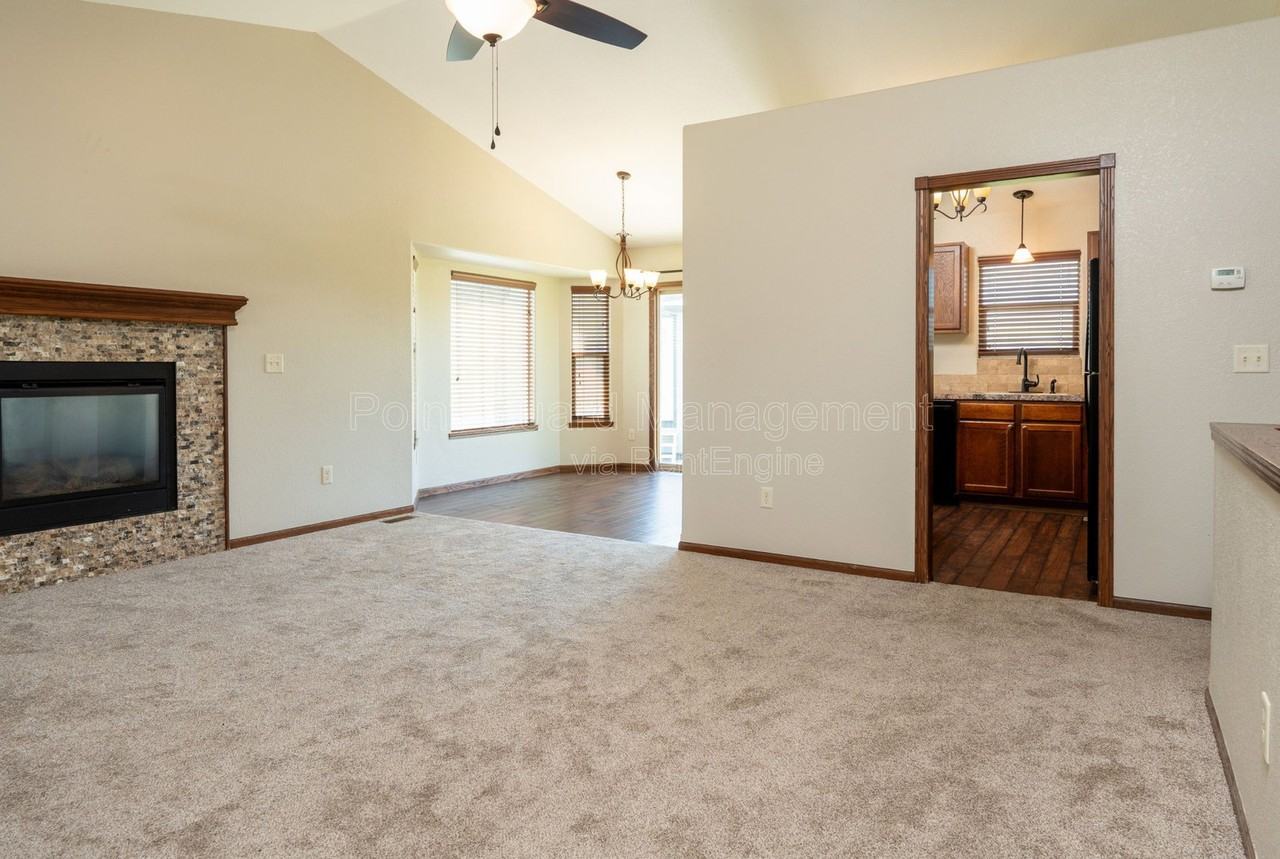 720 S Bristol Cir #720-10 - Photo 4 of 41