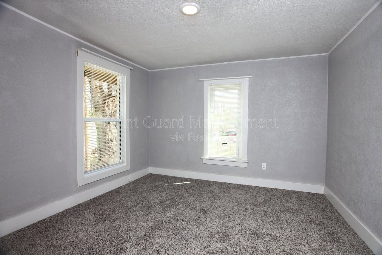 1225 S Pattie St #B - Photo 3 of 13