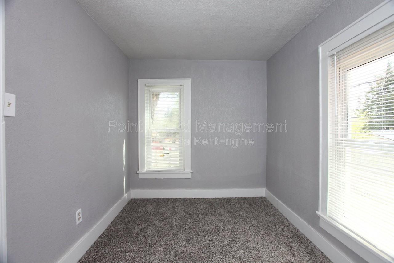 1225 S Pattie St #B - Photo 4 of 13