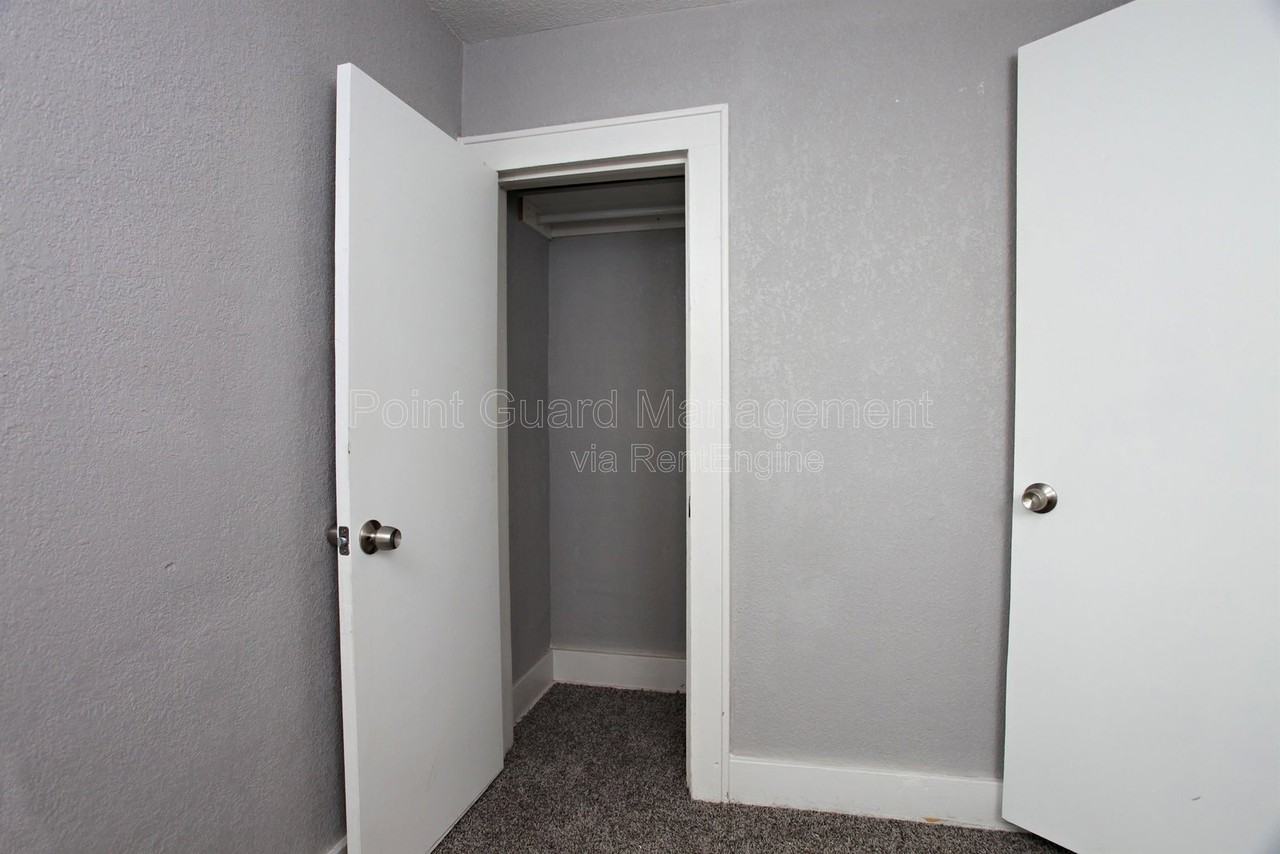 1225 S Pattie St #B - Photo 5 of 13