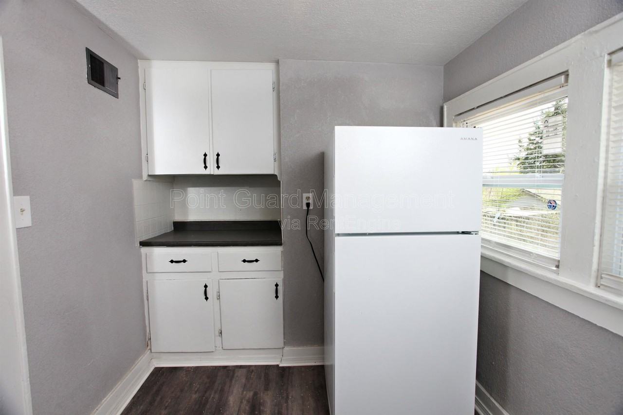 1225 S Pattie St #B - Photo 7 of 13