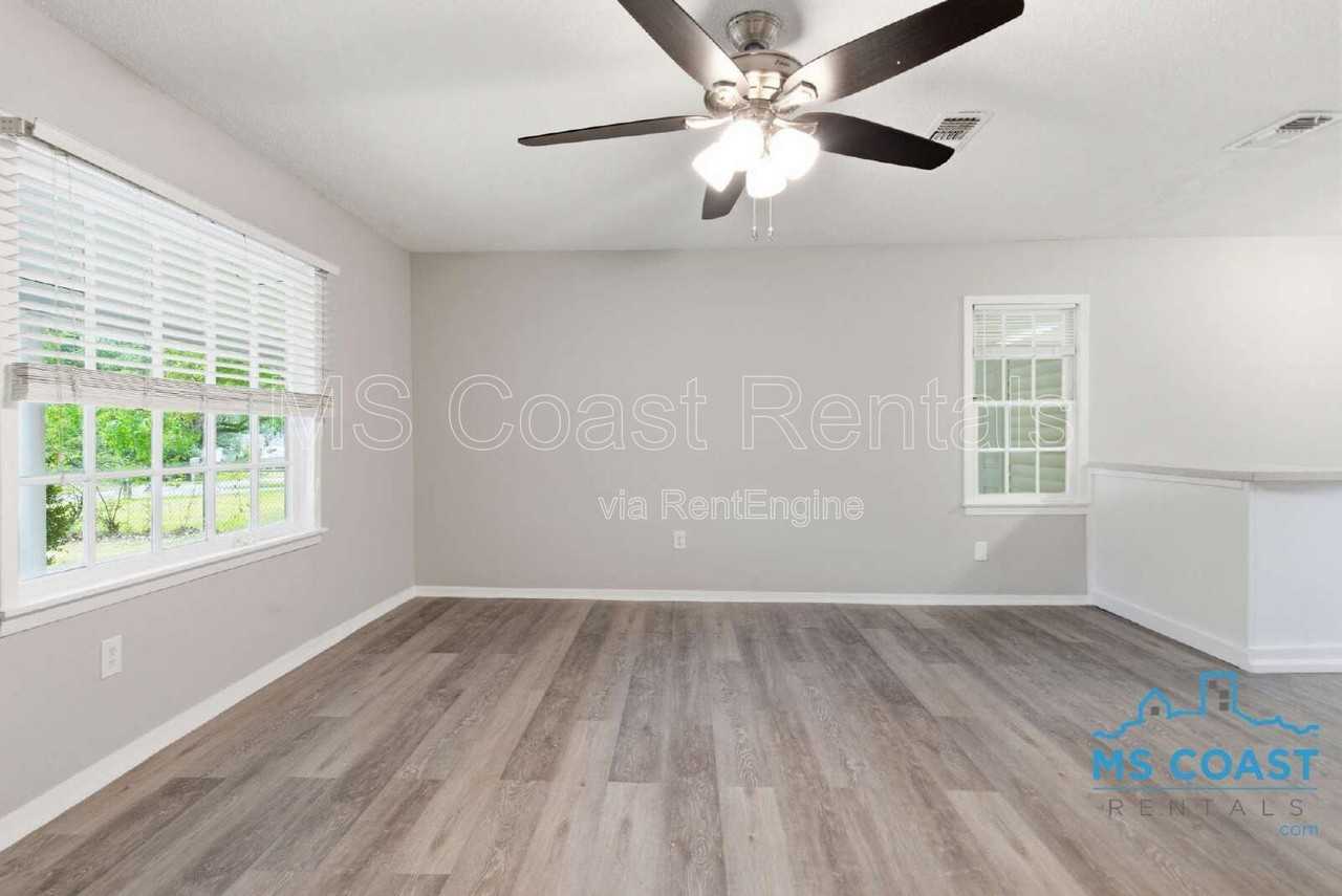 12237 Vada Dr - Photo 3 of 16