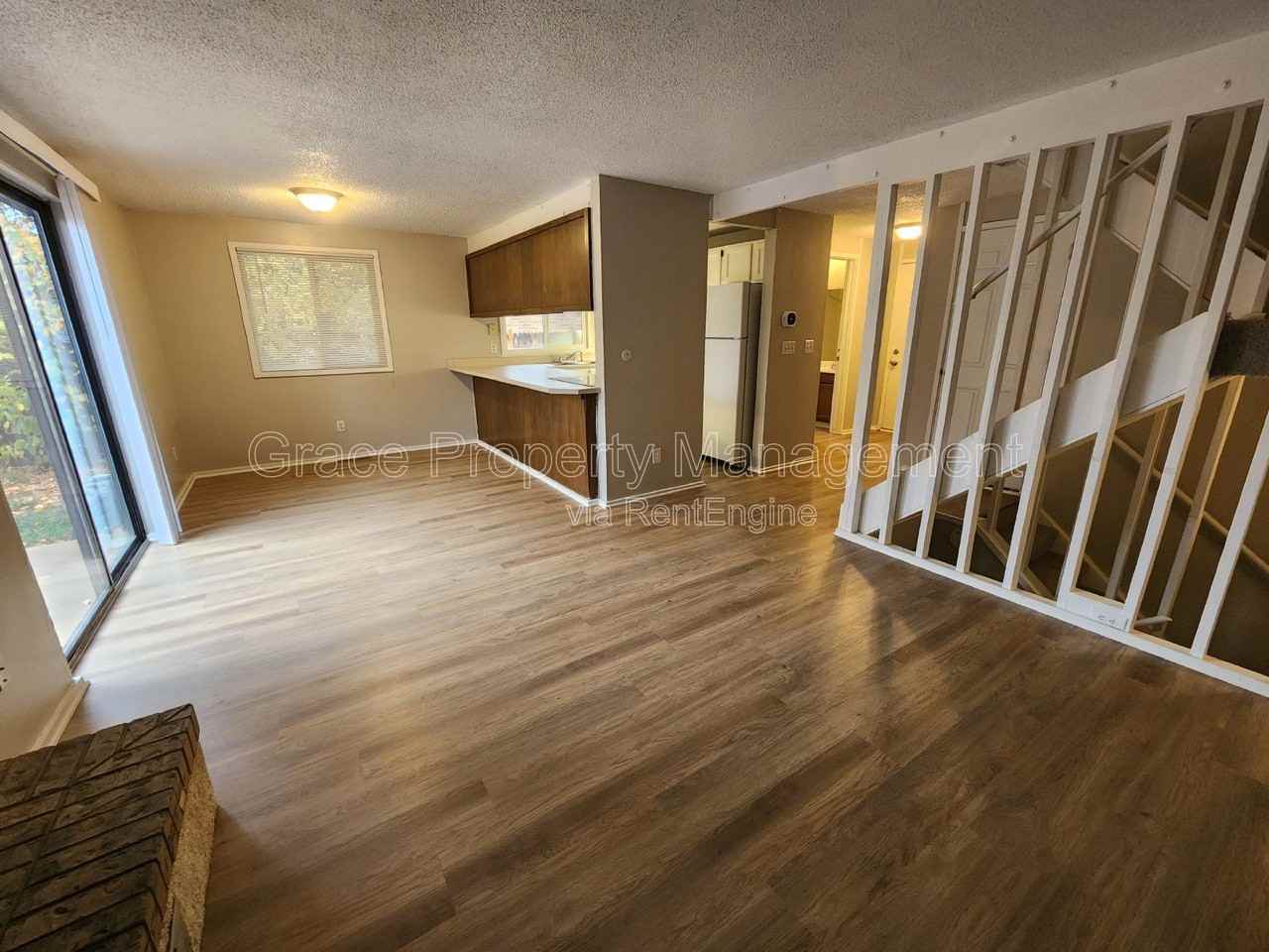 492 S Dover Ave - Photo 4 of 24