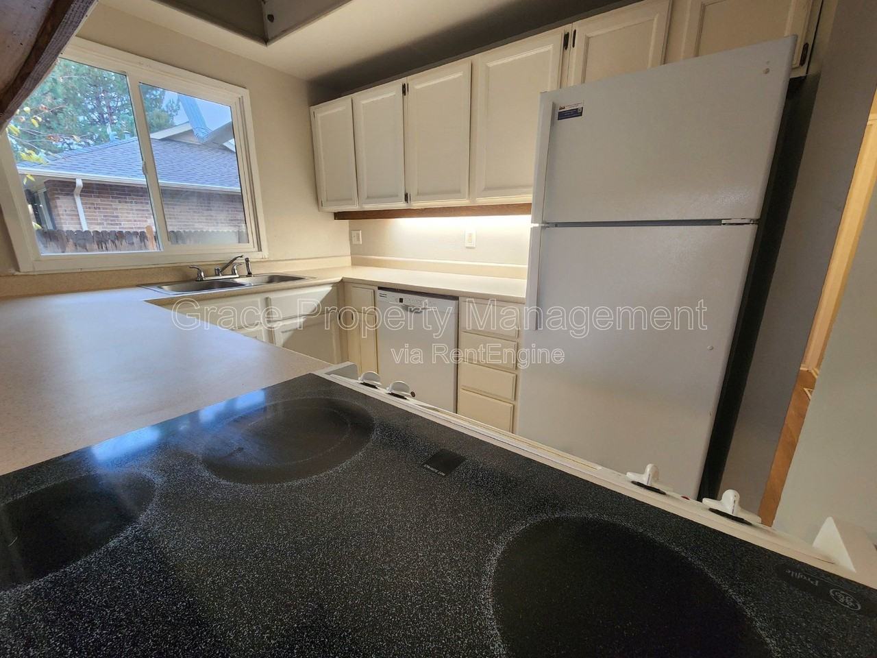 492 S Dover Ave - Photo 6 of 24