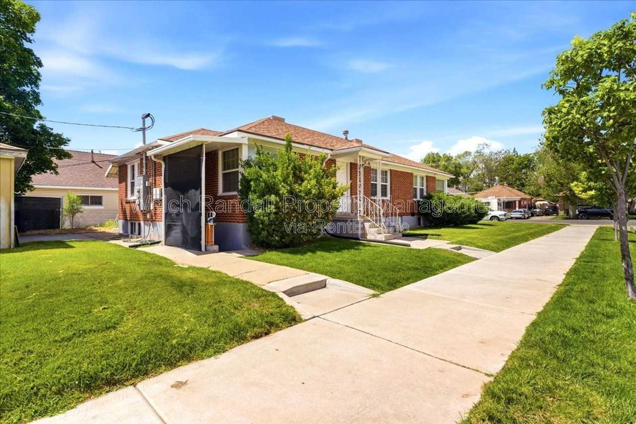2709 Gramercy Ave #B - Photo 3 of 25