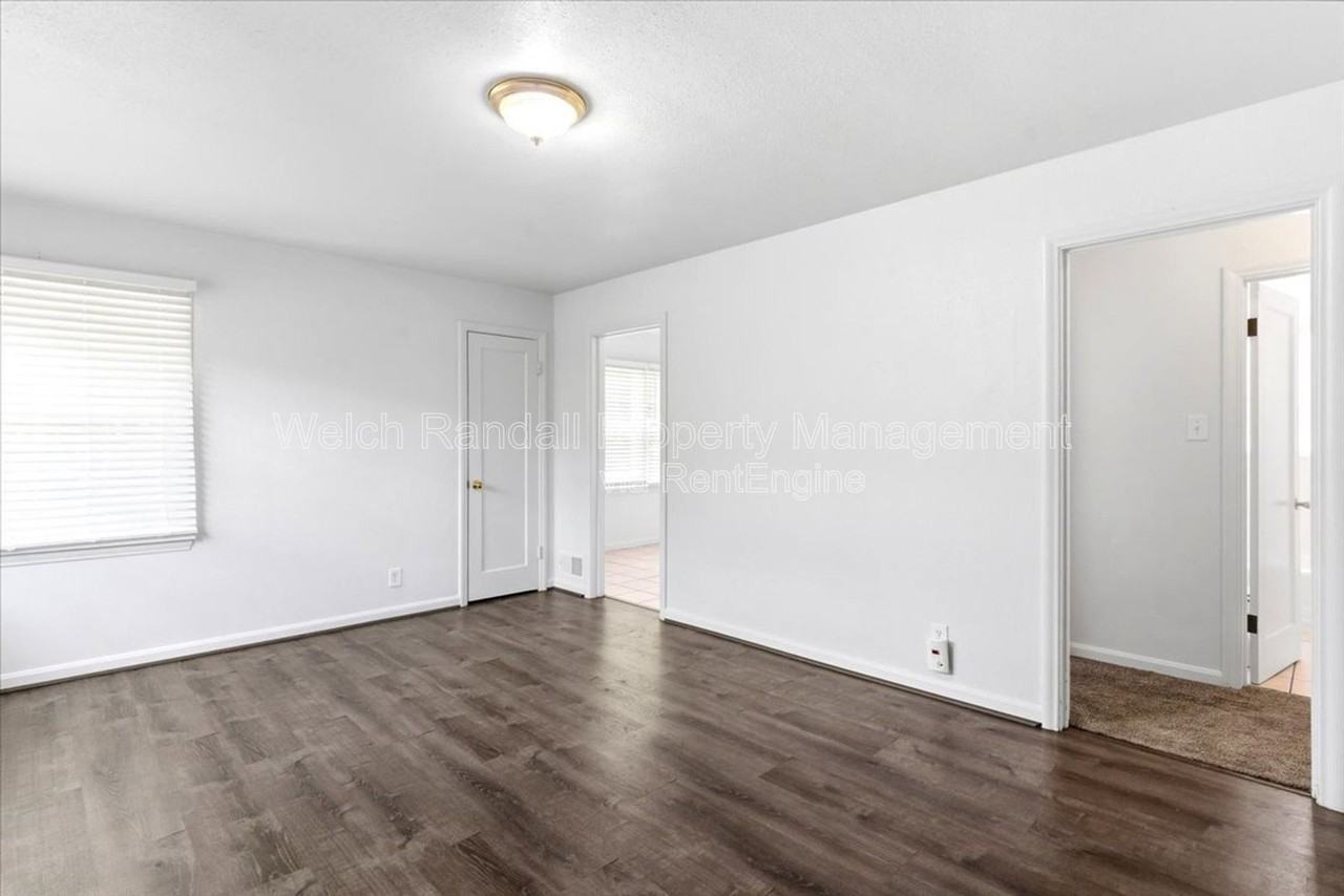 2709 Gramercy Ave #B - Photo 6 of 25