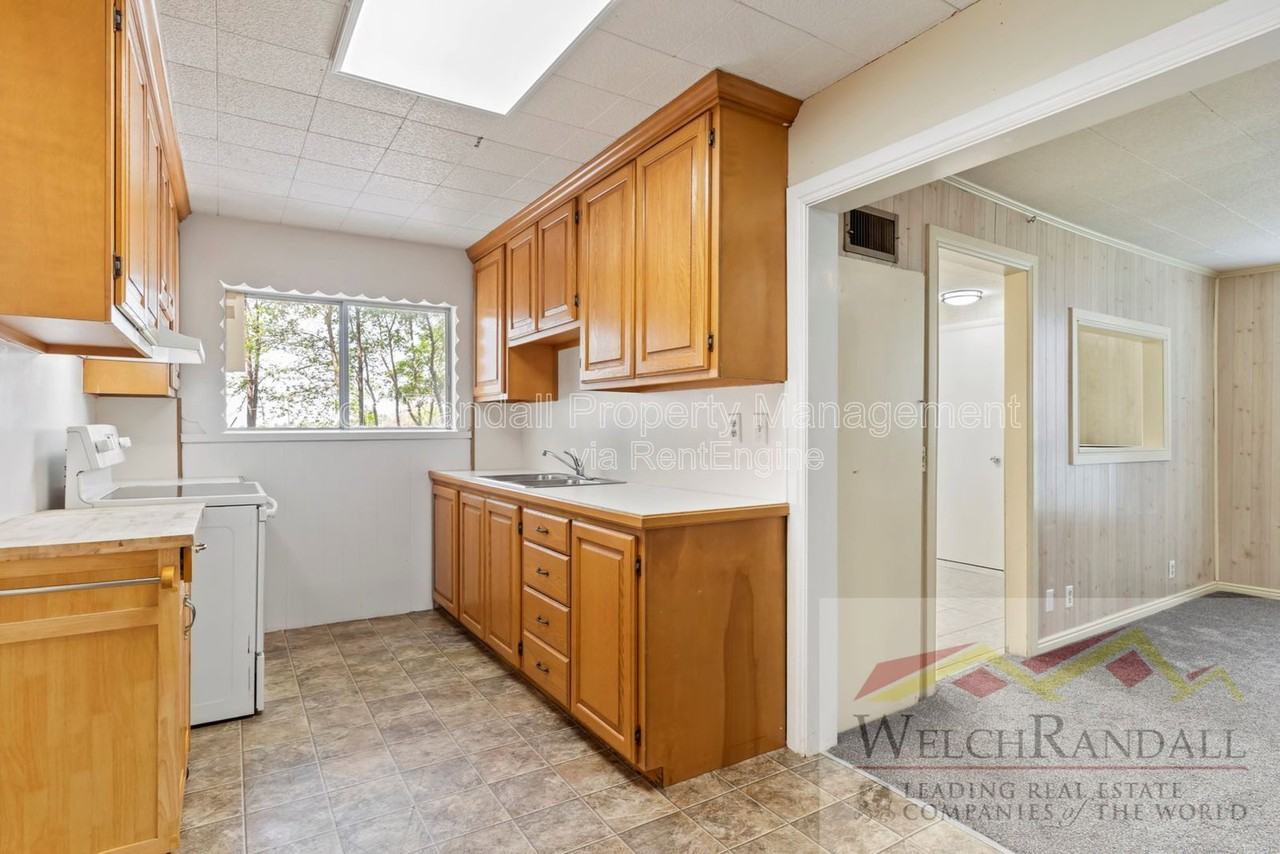 421 E 2625 N - Photo 5 of 17