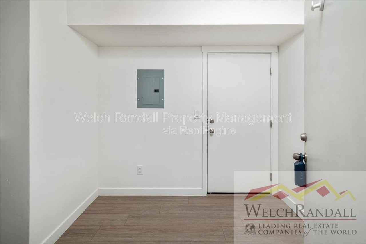 82 E Weekes Way - Photo 3 of 33