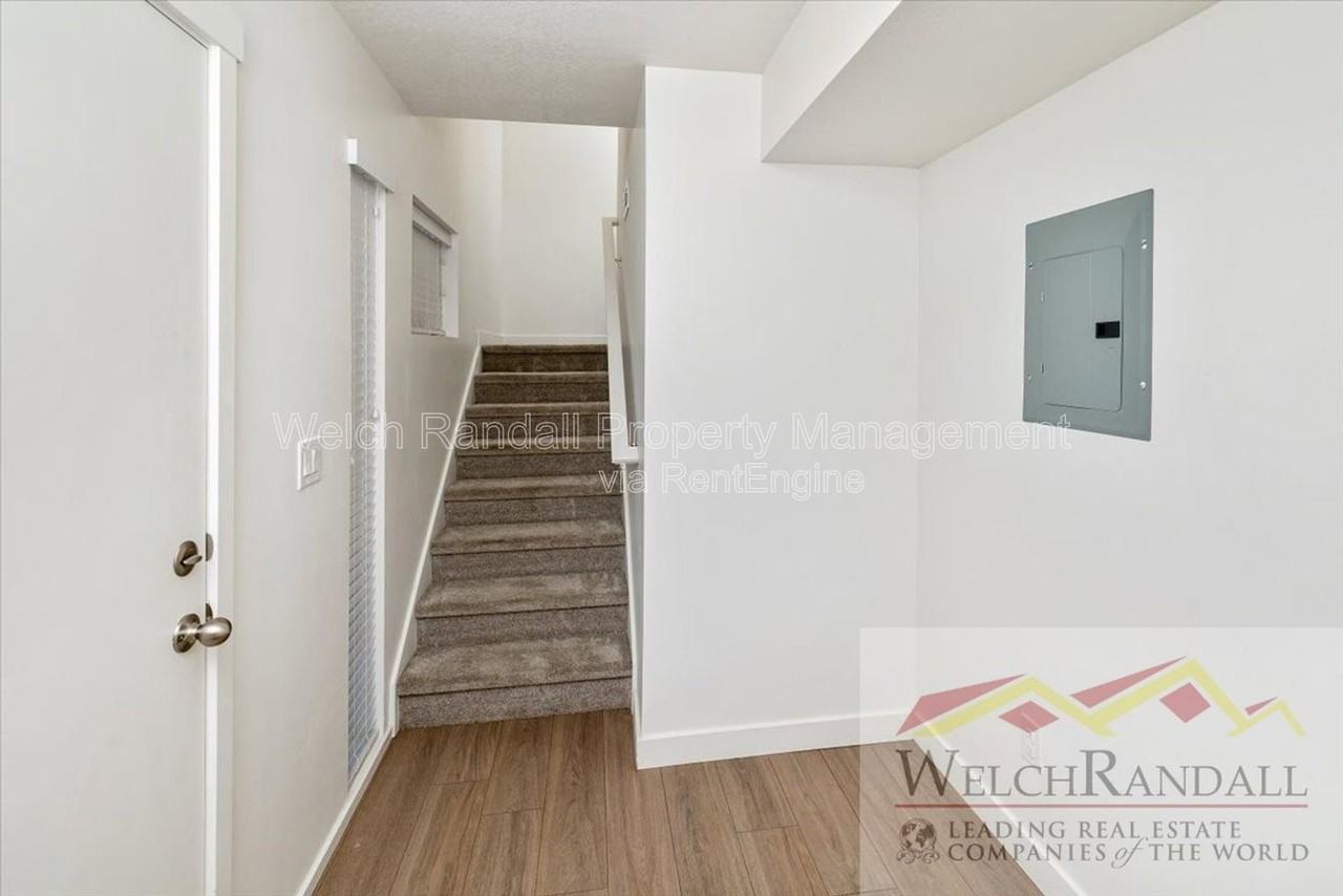 82 E Weekes Way - Photo 4 of 33