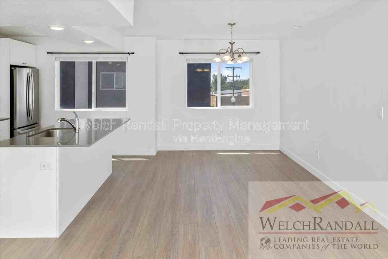 82 E Weekes Way - Photo 6 of 33