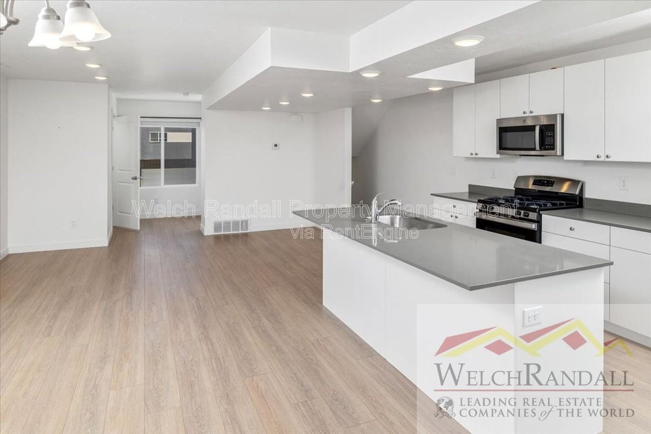 82 E Weekes Way - Photo 7 of 33