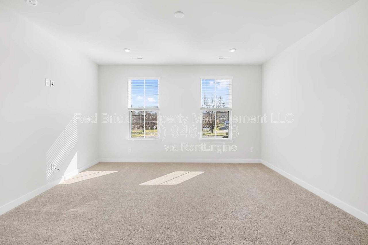 2833 Statesville Ave - Photo 5 of 24