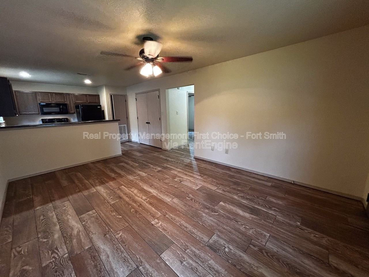 318 S 12th St - Photo 3 of 16