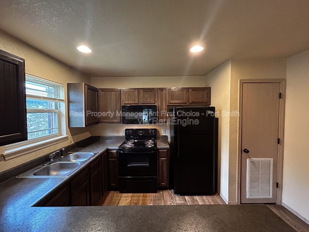 318 S 12th St - Photo 5 of 16