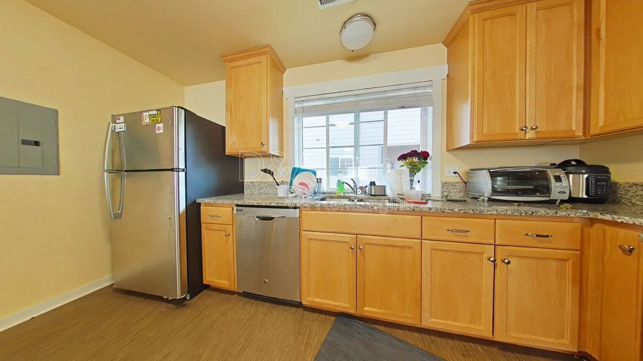 620 Nw Kings Blvd #200-4 - Photo 7 of 9