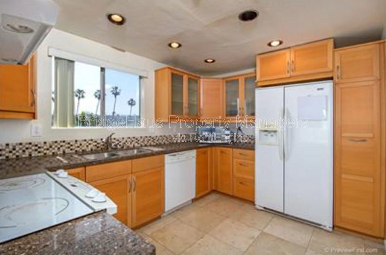 5155 W Point Loma Blvd #11 - Photo 4 of 11