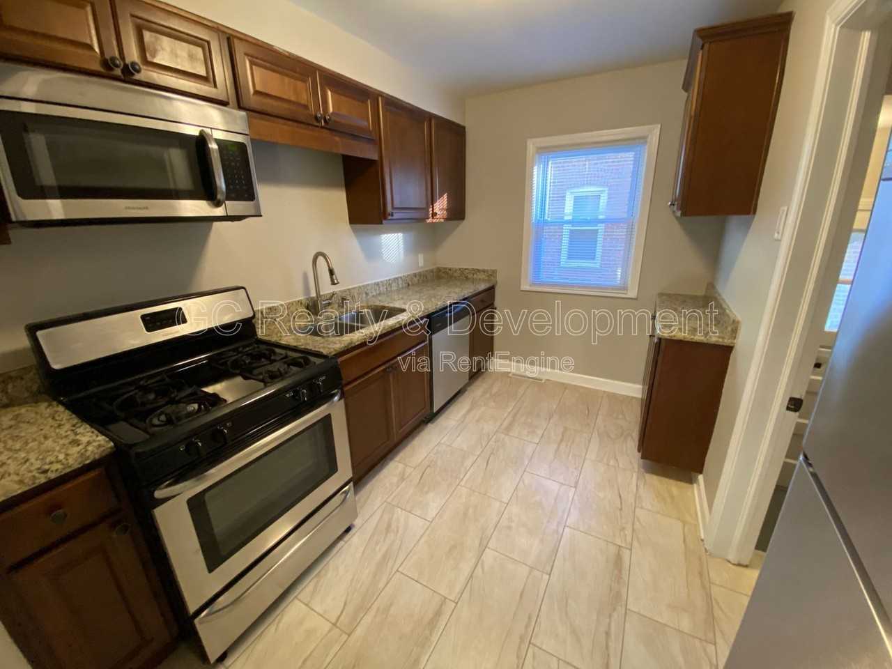 9121 S Utica Ave - Photo 5 of 25