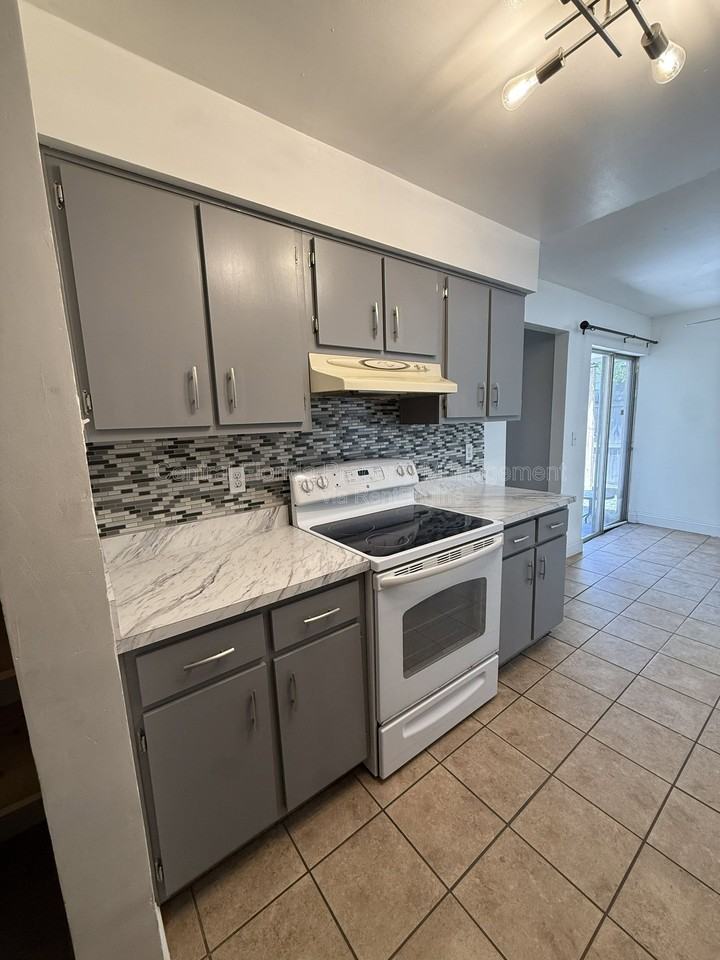 224 Bitterwood St - Photo 4 of 18