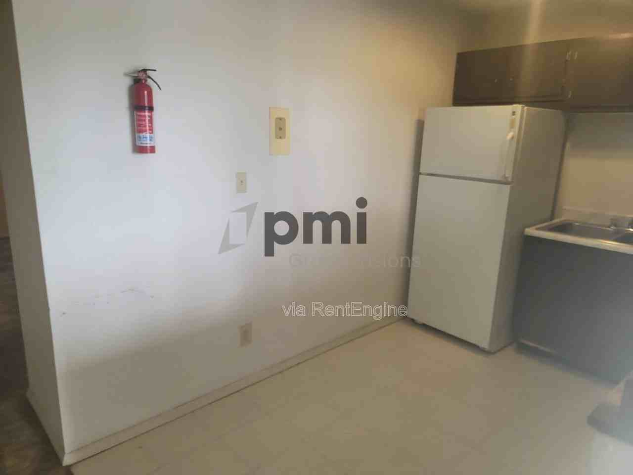 1305 18th St #12 - Photo 6 of 22