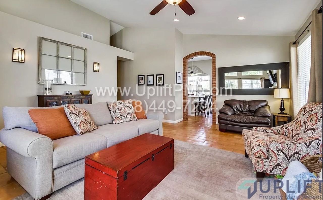 1016 Honeysuckle Dr - Photo 2 of 8