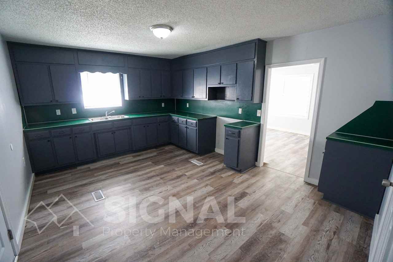 905 26th Ave N - Photo 3 of 13