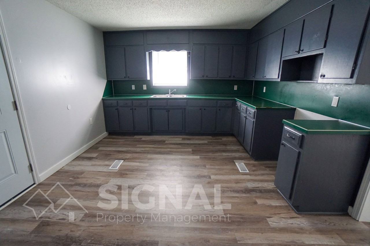 905 26th Ave N - Photo 4 of 13