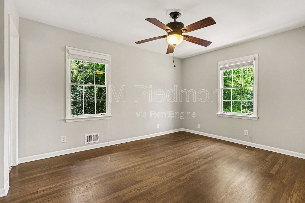 2931 Appling Cir - Photo 4 of 32