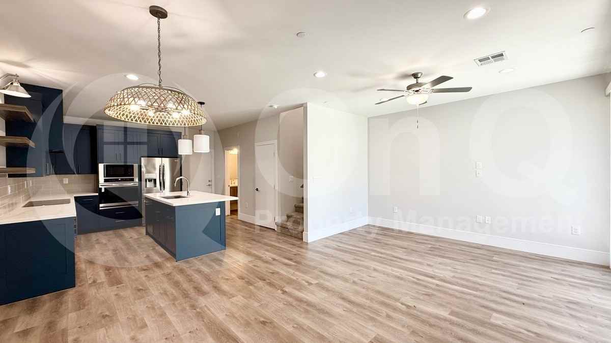 165 E Hearne Way - Photo 4 of 19