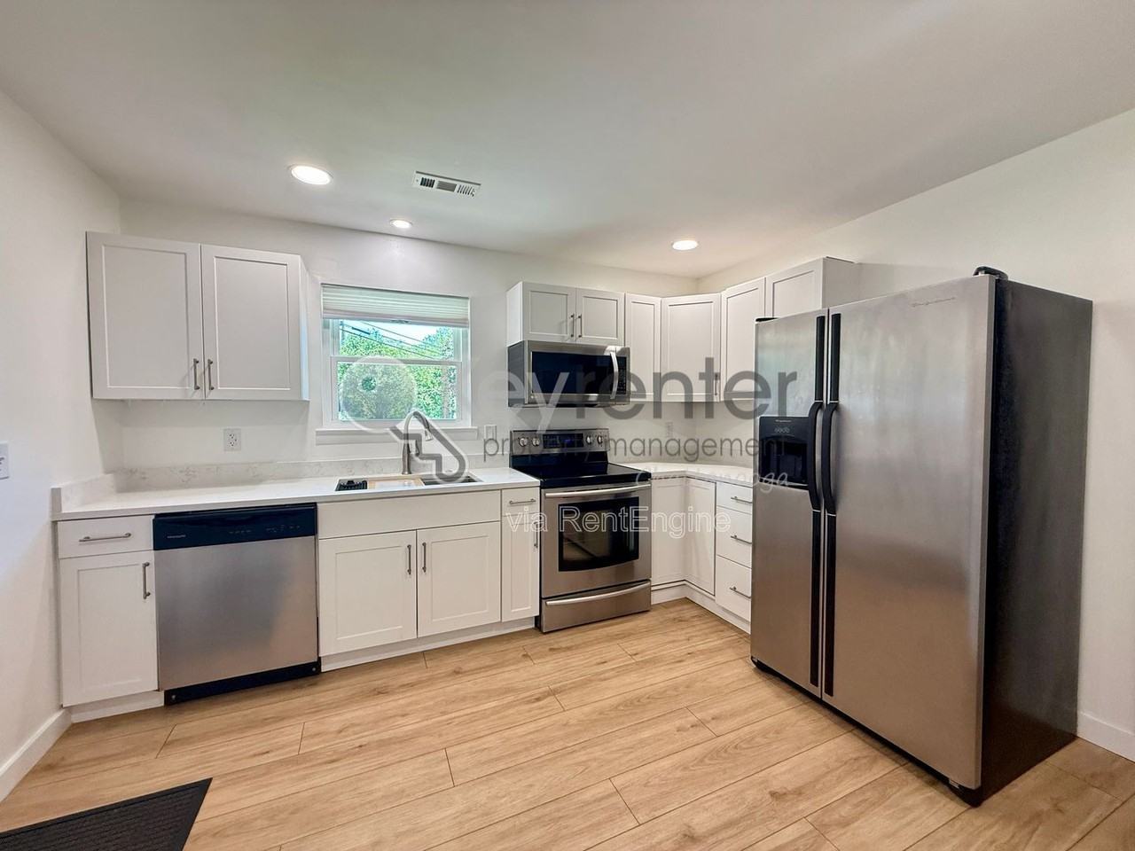 1004 Summer St #AA - Photo 2 of 10