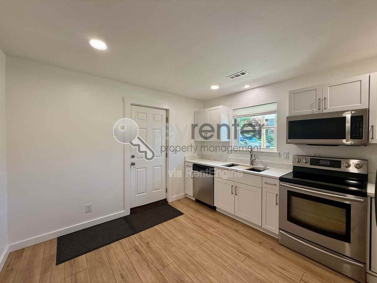 1004 Summer St #AA - Photo 4 of 10