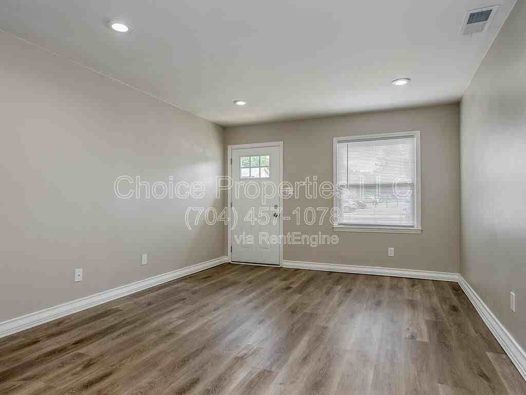 5810 Cedars East Ct #1 - Photo 3 of 11