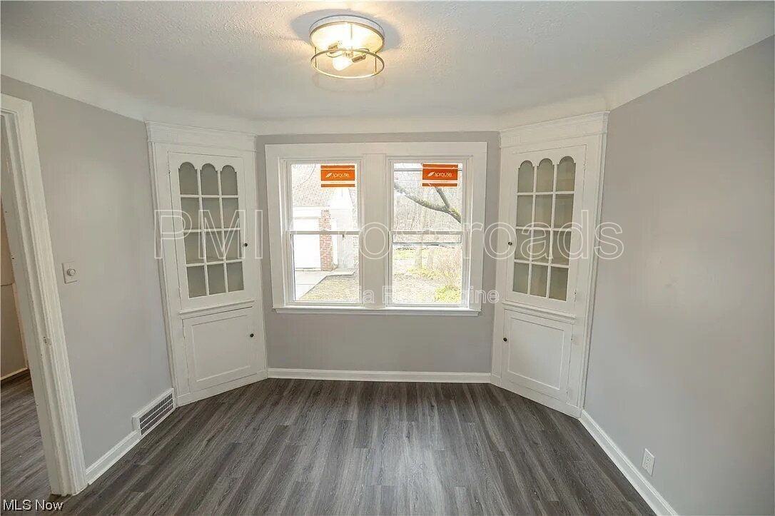 5194 Homewood Ave - Photo 2 of 16
