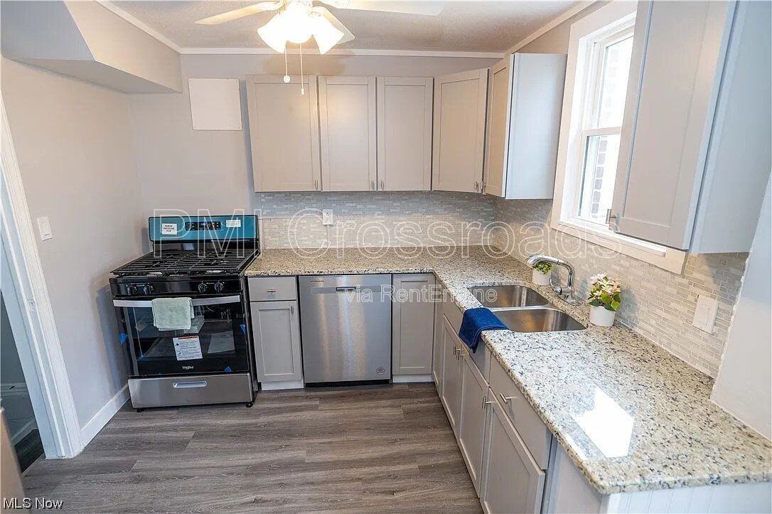 5194 Homewood Ave - Photo 7 of 16