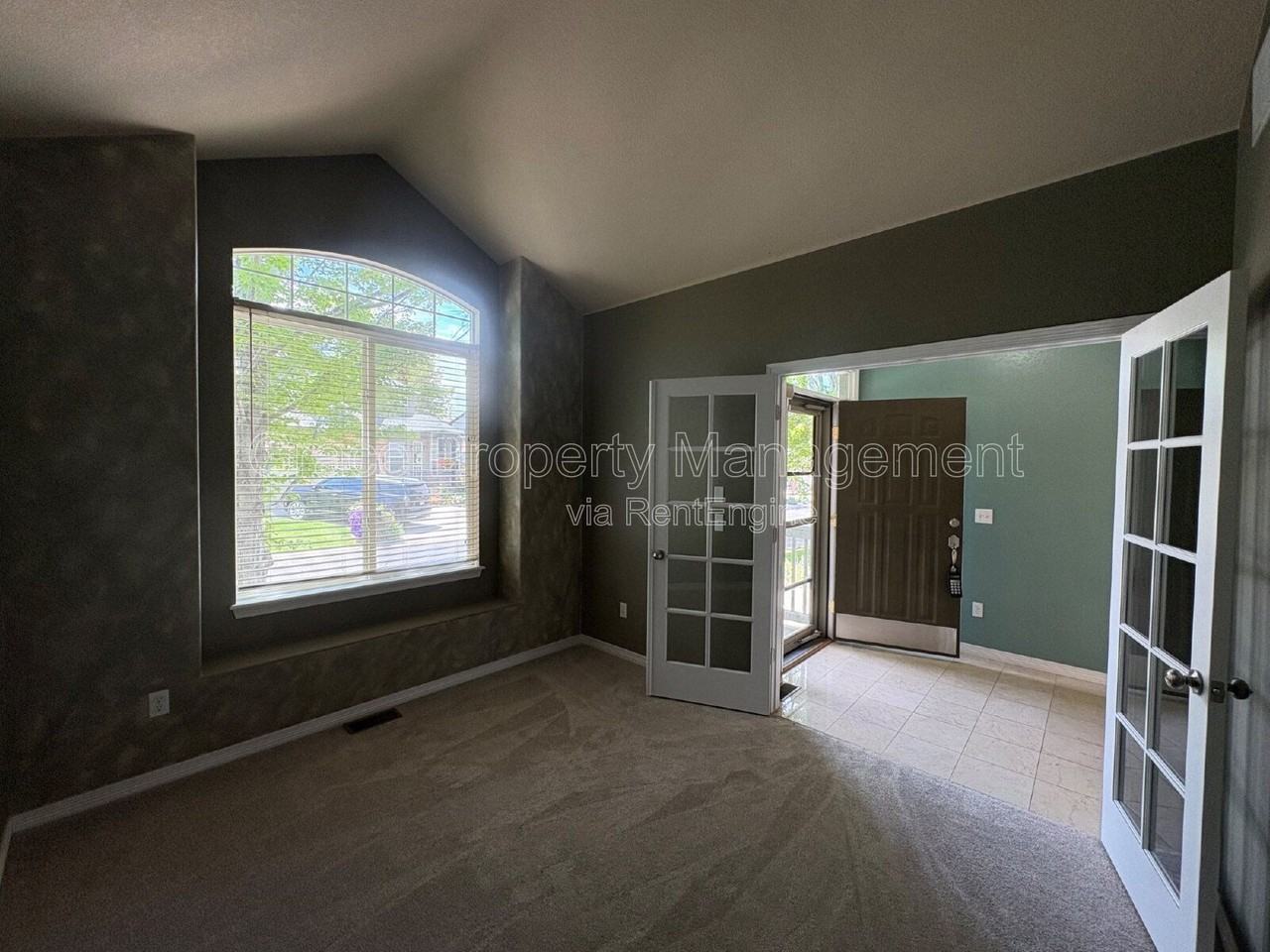 1730 S Poplar St - Photo 3 of 33