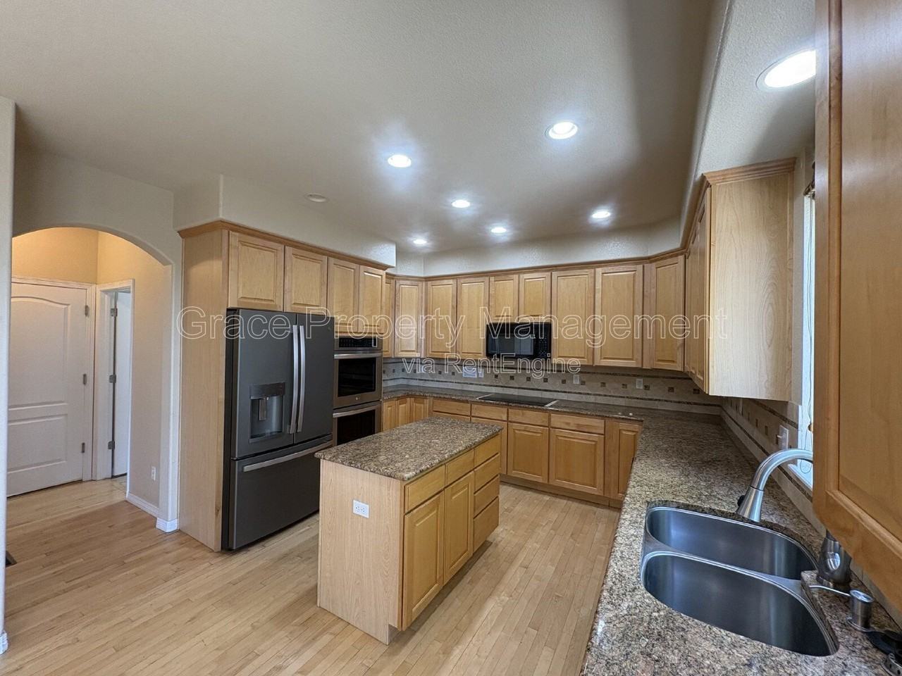 1730 S Poplar St - Photo 7 of 33